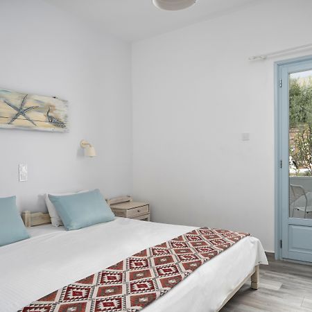נאוסה Hotel Iris מראה חיצוני תמונה